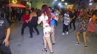 🔥 ASI SE BAILA EN TIJUANA LA CUMBIA SONIDERA //LA CUMBIA DE LA GALLINA//