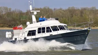 £800,000 Yacht Tour : Hardy 42 Hybrid