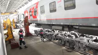 Changing bogies of the train Praha/Wien - Moscow at Brest