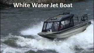 Jet boat runs rapids on the Salmon River