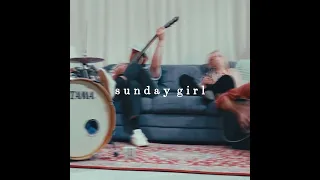 Sunday Girl [Visualiser]