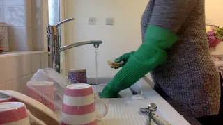 #ASMR Mummy Washes Dishes Wearing Very Long Green Household Rubber Gloves Relaxing #Rubbergloves