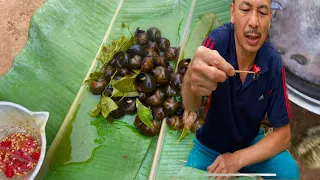 Wow super delicious snails and super spicy dipping sauce #poor #youtube #fishing #food #foryou