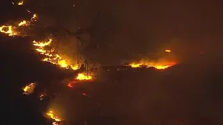 Rapidly-growing Sylmar brush fire threatens homes, power lines I ABC7