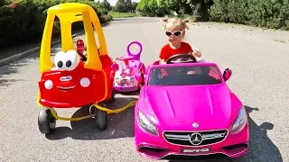 Three Little Kittens Song - Little Girl Elis Ride On Mercedes Power Wheel w/ Little Tikes & Minnie