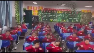 Обычная разминка в китайских школах.
