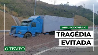 Anel Rodoviário: caminhão perde o freio e para na área de escape