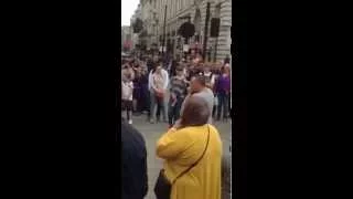 Fredy Beats street performance in Piccadilly Circus London