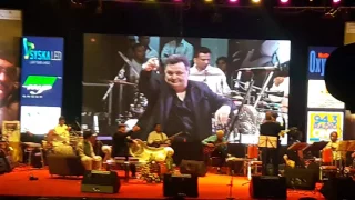 Rishi Kapoor enjoys Gorakh Sharma ji recreate the Karz Theme at his Pune Show  1st May 2017