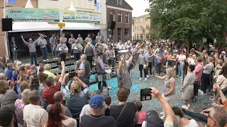 De Feestbende   Cromvoirt Dweilorkestendag Groenlo Markt 9 mei 2024 Gld NL