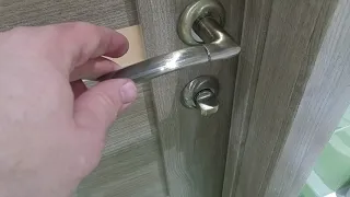 Дверная ручка с магнитной защёлкой в действии