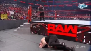 Goldberg acerta Spear em Brock Lesnar: WWE Raw 28/03/17 PT-BR