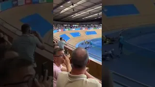 Huge crash at british VELODROME 🤯 #shorts #cycling #trackcycling