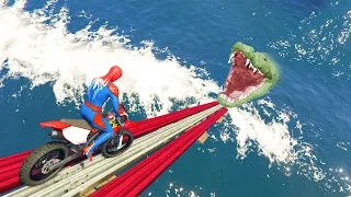 محرك دراجة نارية في فكي تمساح 🐊 GTA 5 Superheroes Drive Towards Giant Crocodile