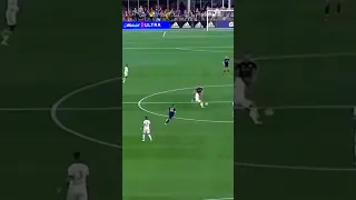 Riqui Puig world class assist to Chicharito.