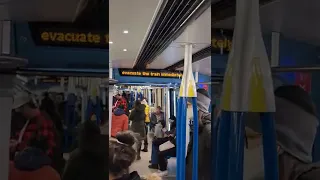 ⚠️ Metro train evacuation notice in the Montréal Métro 🚇