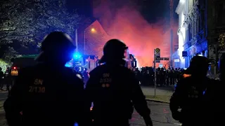 32 Journalisten angegriffen: Krawalle in Leipzig nach Corona-Protesten