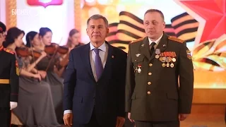 Рустам Минниханов поздравил защитников Отечества