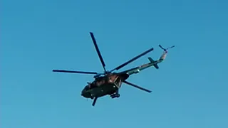 A Magyar Légiérő Szolnokon - Helikopter és Katonák