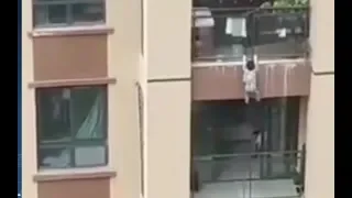 Menino de 3 anos é salvo após cair do 5º andar de prédio na China