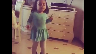 Остановите Вите Надо выйти, мать его))) девочка танцует под эту песню!