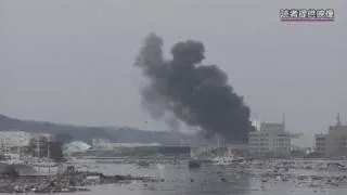 続報　気仙沼湾に押し寄せる大津波が湾内を回流する様子