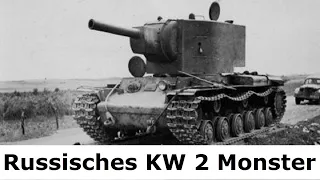 Soldat erklärt den KW 2 Panzer der Roten Armee im 2. Weltkrieg