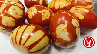 Easter Eggs: Natural dyeing with onions and flowers