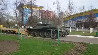 Т-34-85 разгружается в Одинцово