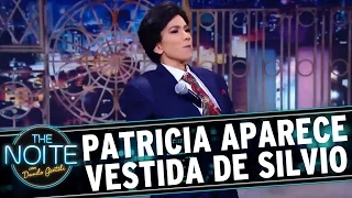 The Noite (15/08/16) - Patricia Abravanel abre o programa vestida de Silvio Santos