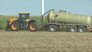 JCB Fastrac 4220 with Michelin RoadBib and Annaburger slurry tanker in Germany