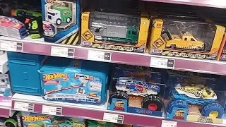 Diecast peg hunting at the Entertainer toy shop