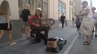 Музыкант на Никольской улице