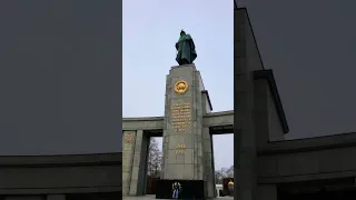 monument to Soviet soldiers in Berlin, Germany 🇩🇪