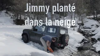 Suzuki Jimny plantage dans la neige