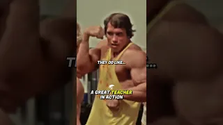 Arnold SHOWS how to Pose