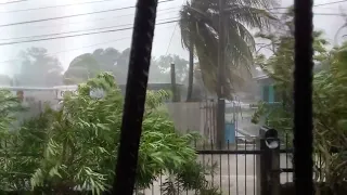 El huracán Lisa cuando tocó tierra en Belize.