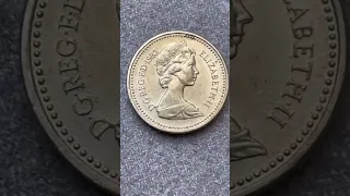 Rare Value One Pound 1983 Royal Arms, Coin from United Kingdom Momda Britanica For Sale