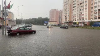 Проливной дождь затопил ул.Белуша в Гродно. 04.07.2021