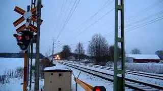 [SJ/Västtrafik] Regional train to Göteborg C. passing Bälinge-Torpvägen level crossing.