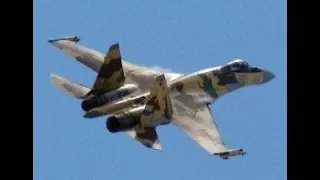 SU-35 TEST PILOT IS FLYING HIS SUPER FLANKER TO THE LIMIT!