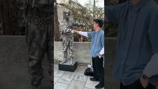 Guy Does Wave Dance With Statue😂👏