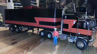 Kenworth K100 Aerodyne (1976) + Remorque Road Kings 1:18