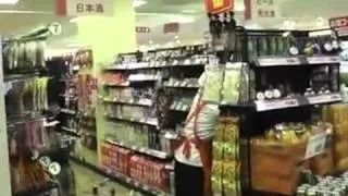 Séisme au Japon: les dégâts filmés dans un supermarché de Sendai