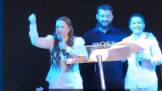 Maiara e Maraisa CULTO EM MEMÓRIA de Marília Mendonça em IGREJA EVANGÉLICA