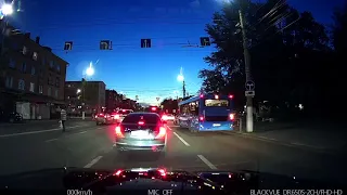 Появилось видео момента наезда мотоциклиста на пьяного пешехода в Твери