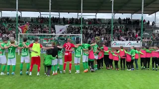 So feiert die Austria Lustenau Nordtribüne mit der Mannschaft den Sieg gegen St. Pölten