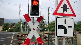 Bahnübergang Leutesdorf - Bahnschranke über 8 Minuten geschlossen !!!