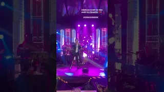 Esposa acompanha show ao vivo do maridão | Leonardo