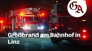 Gefährlicher Einsatz für die Feuerwehr - Großbrand am Bahnhof in Linz